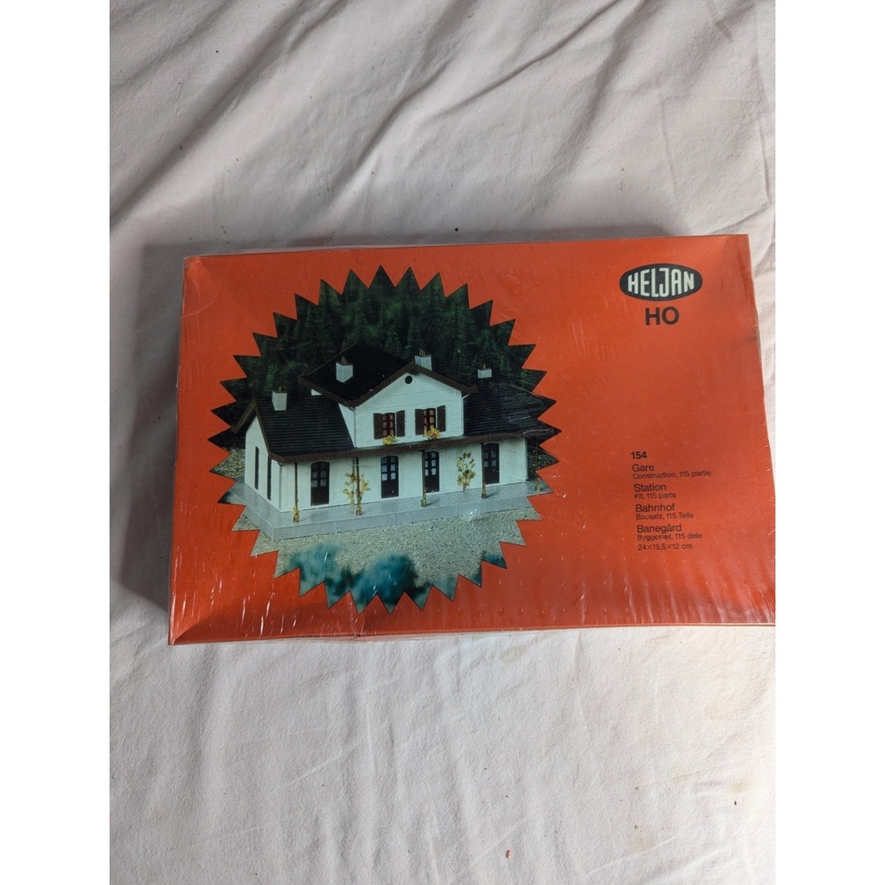 Heljan HO scale Station model kit 154 train railways railroad town NEW